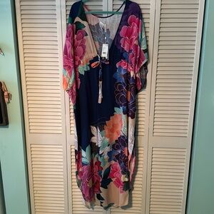 Trina Turk L/XL Maxi Tropical Tunic Beautiful pattern on fabric. NEW with tags